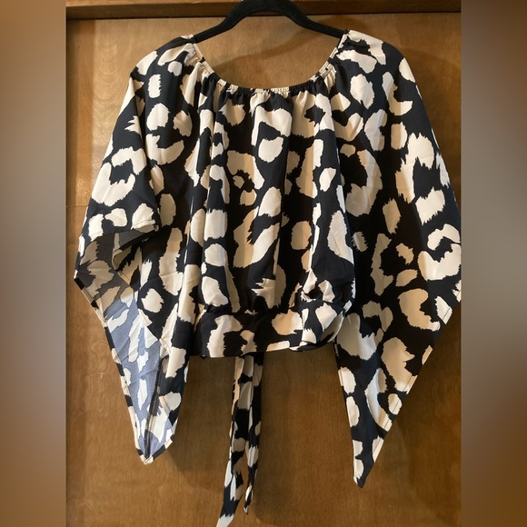 Off-shoulder Batwing Blouse - Picture 2 of 5